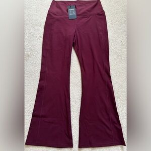 Fabletics Oasis High-Waisted Kick Flare -Short